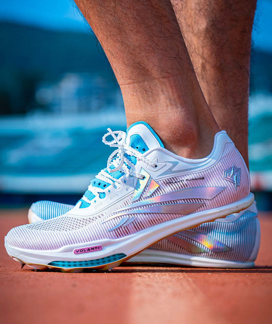 Carbon plate meets air cushioning，Born for speed.
